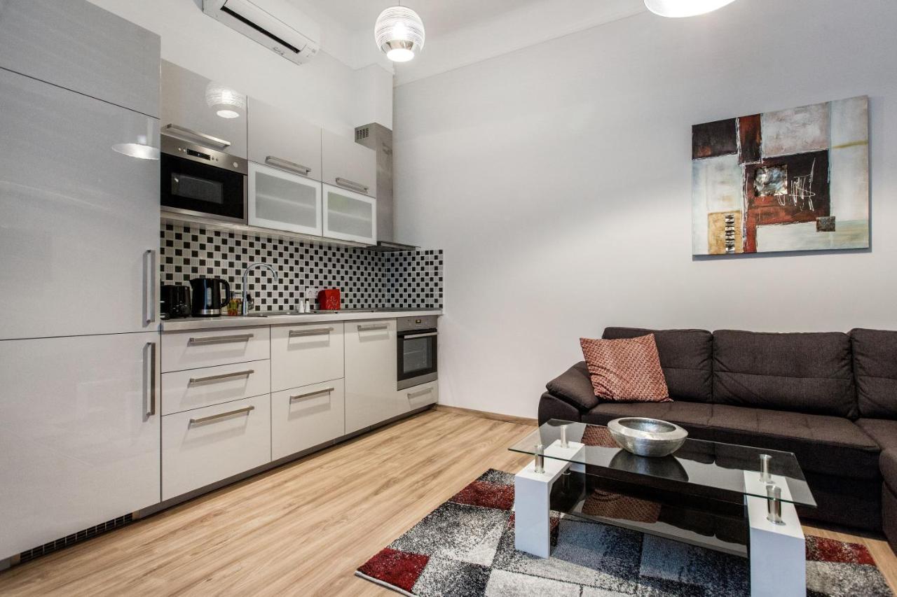 Quiet Nest In The Bustling Centre Of *